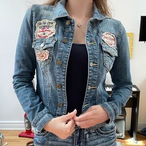Jean jacket with vintage patches ♥️ very soft and cozy fit